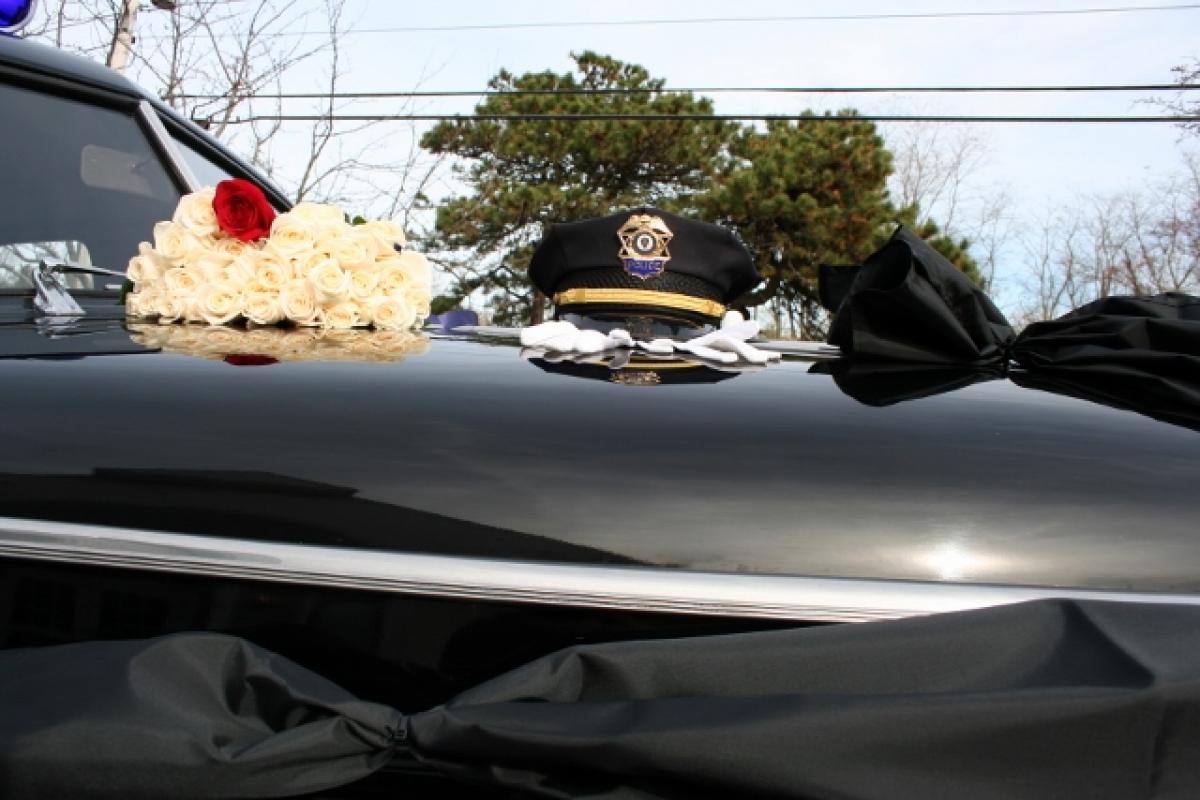 A bouquet and the lieutenant's hat and gloves