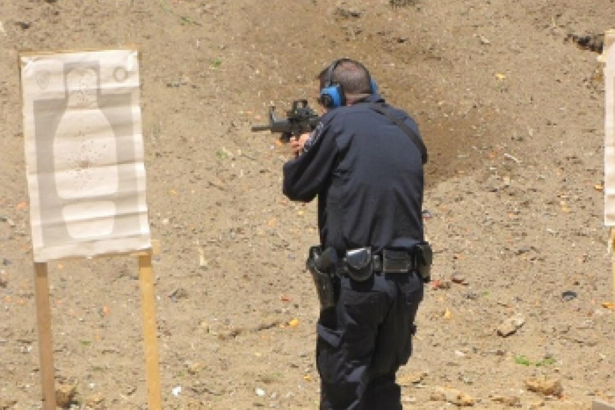 Police officers approaching targets 7