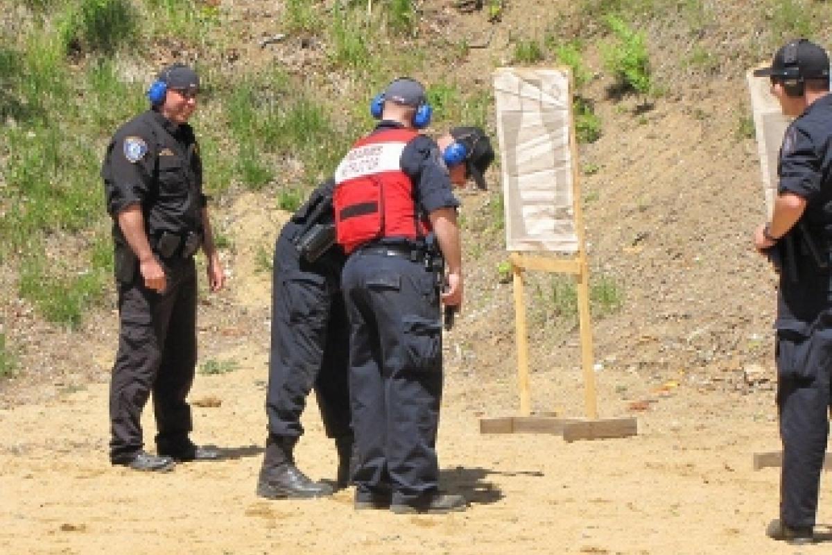 Police officers approaching targets 4