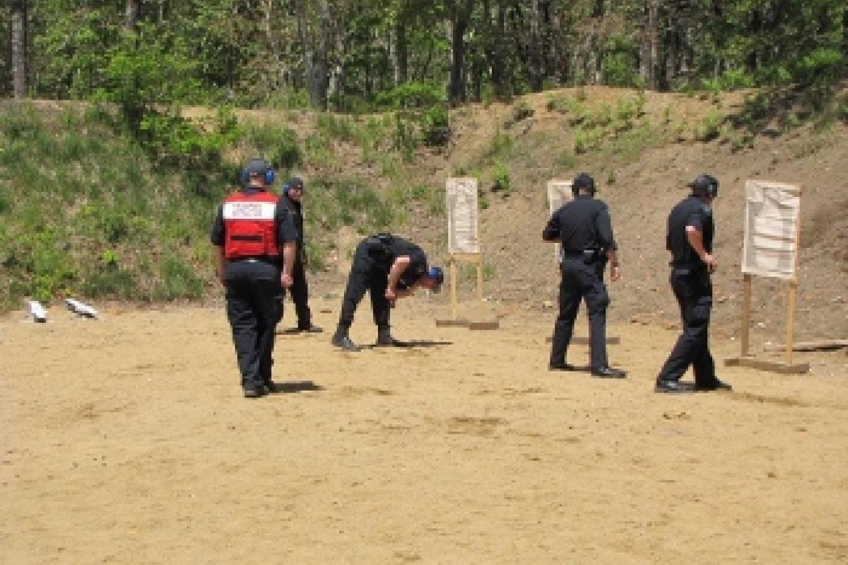 Police officers approaching targets 3